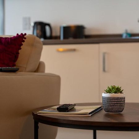 Spacious Apartment In Woking Town Centre Exteriör bild