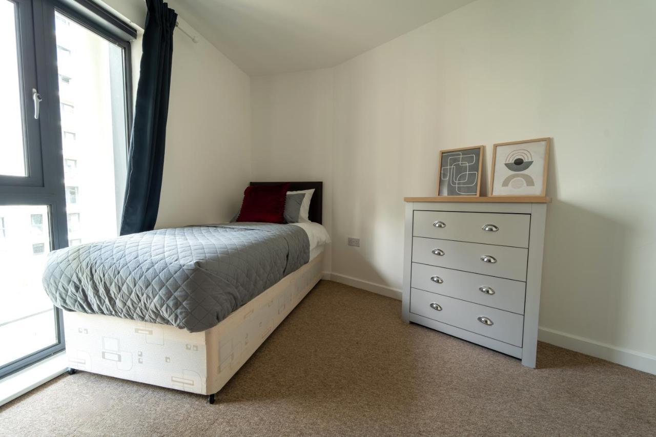 Spacious Apartment In Woking Town Centre Exteriör bild