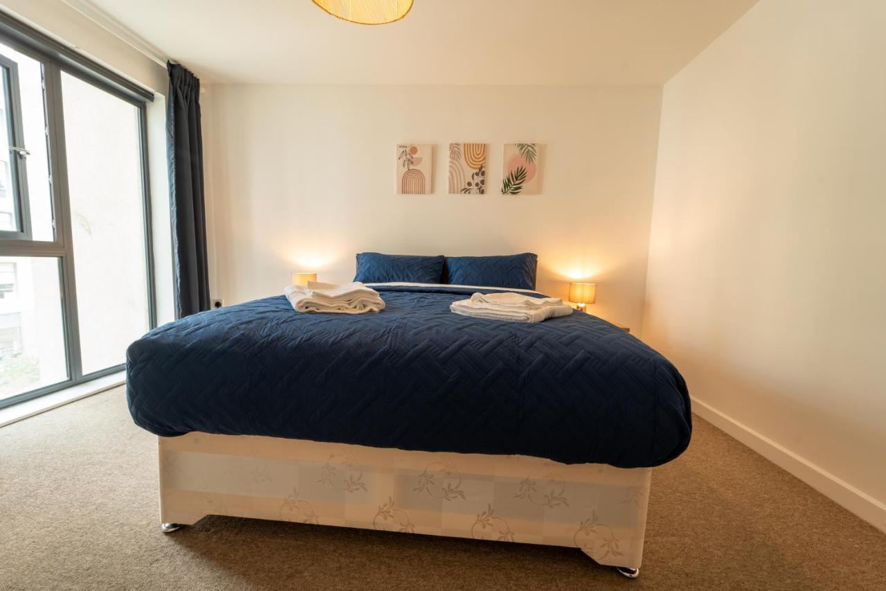 Spacious Apartment In Woking Town Centre Exteriör bild