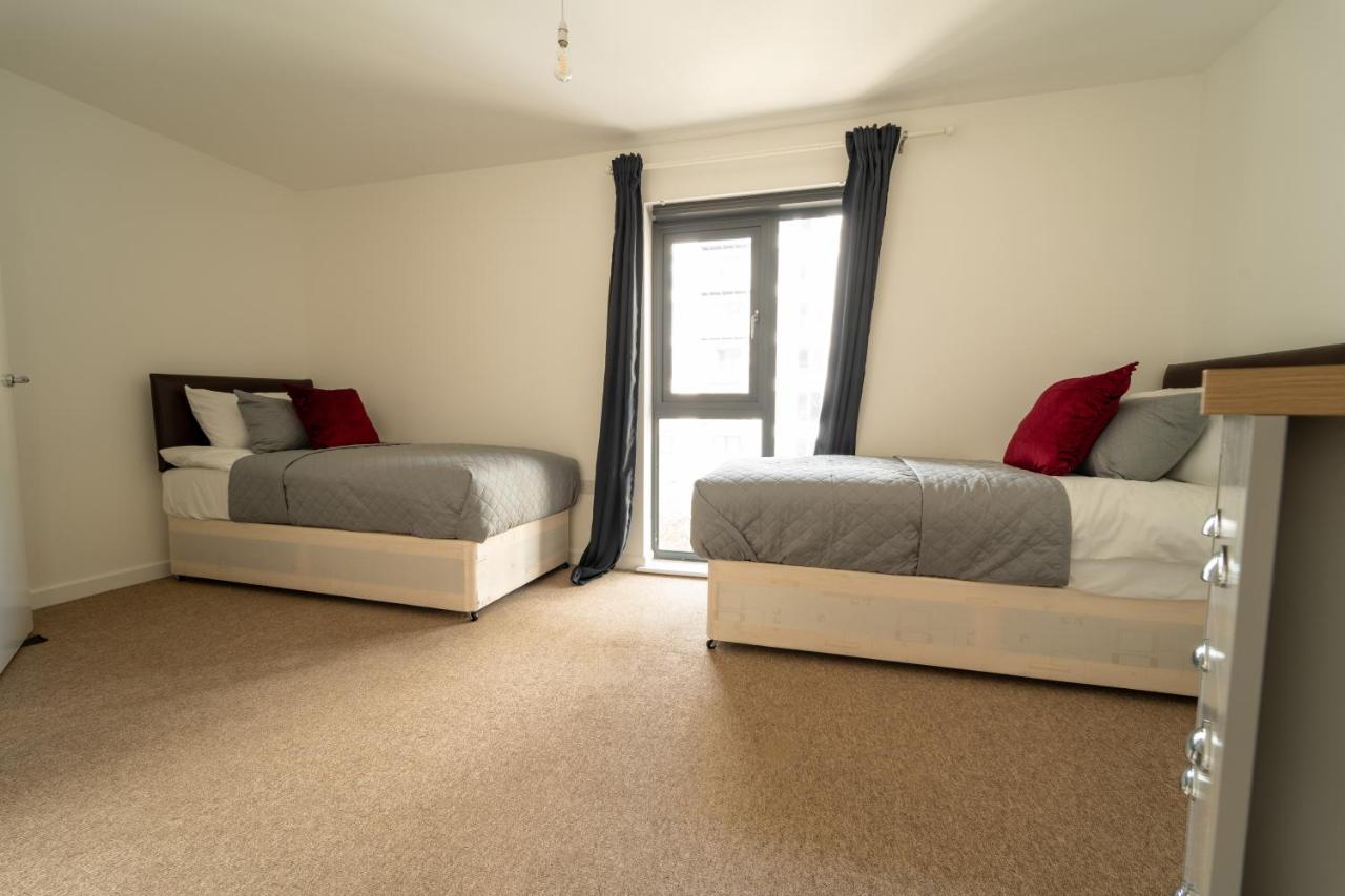 Spacious Apartment In Woking Town Centre Exteriör bild