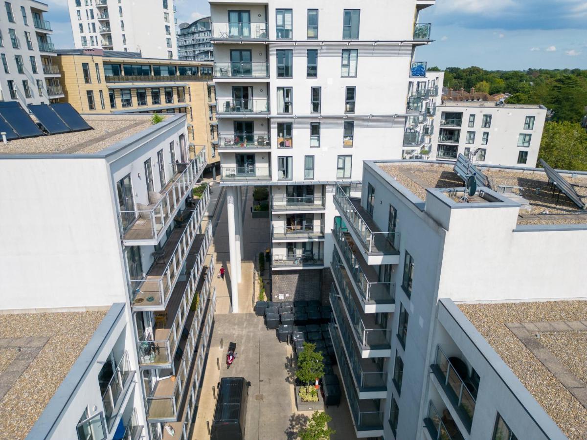 Spacious Apartment In Woking Town Centre Exteriör bild