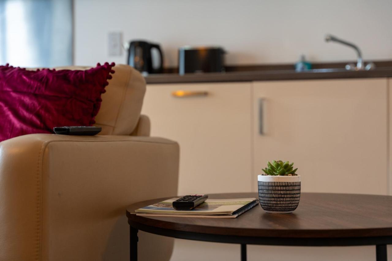 Spacious Apartment In Woking Town Centre Exteriör bild