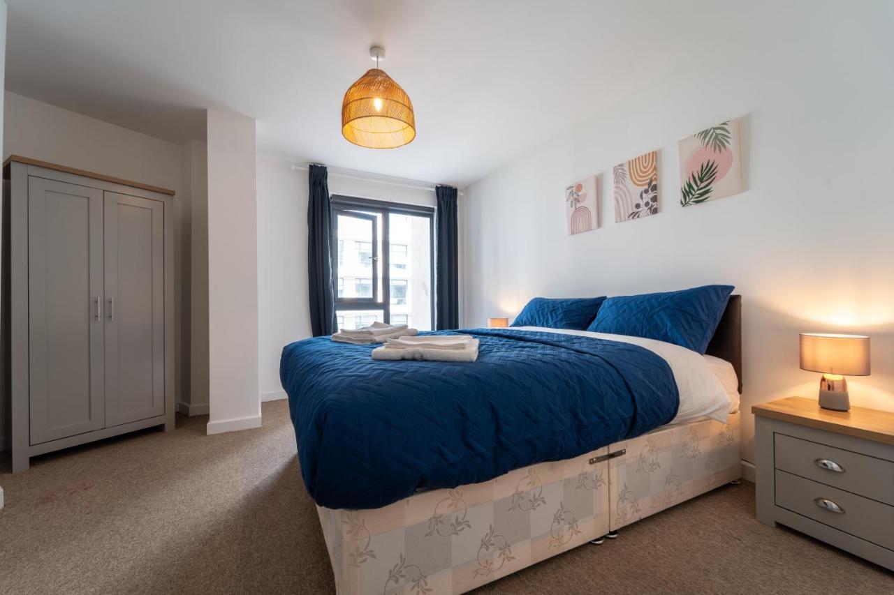 Spacious Apartment In Woking Town Centre Exteriör bild