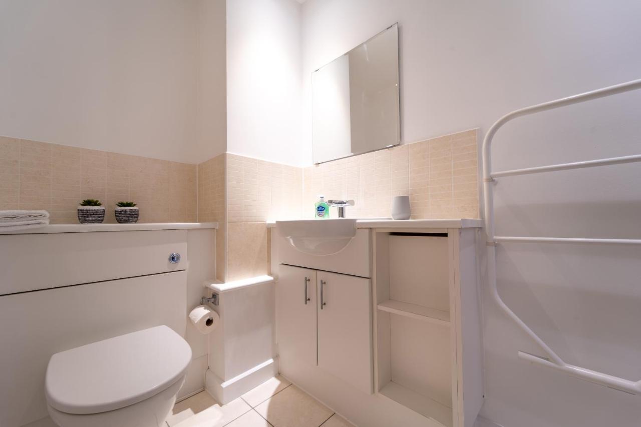 Spacious Apartment In Woking Town Centre Exteriör bild