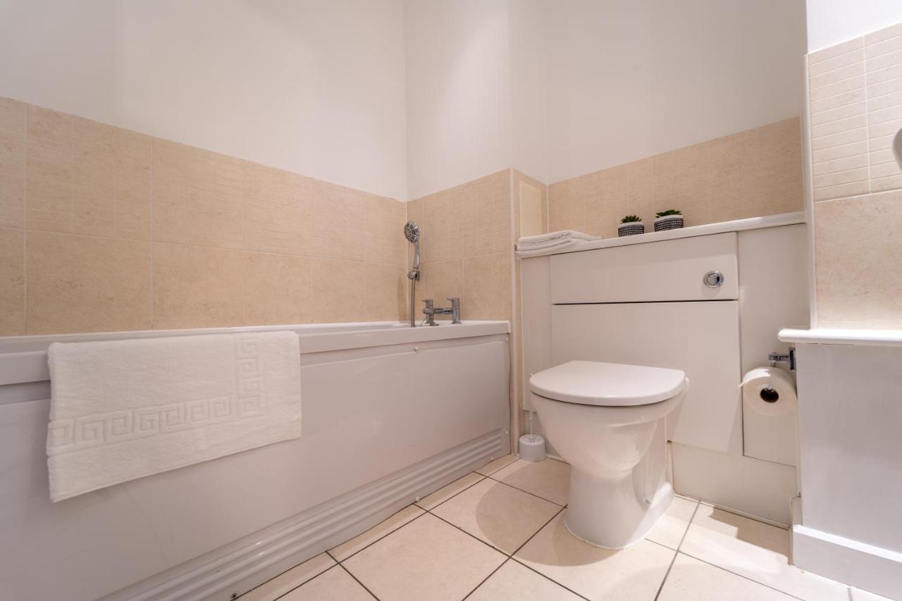Spacious Apartment In Woking Town Centre Exteriör bild
