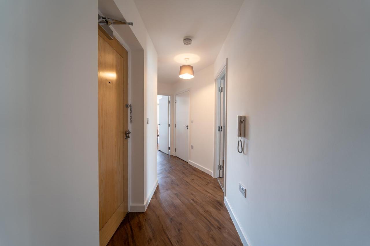 Spacious Apartment In Woking Town Centre Exteriör bild