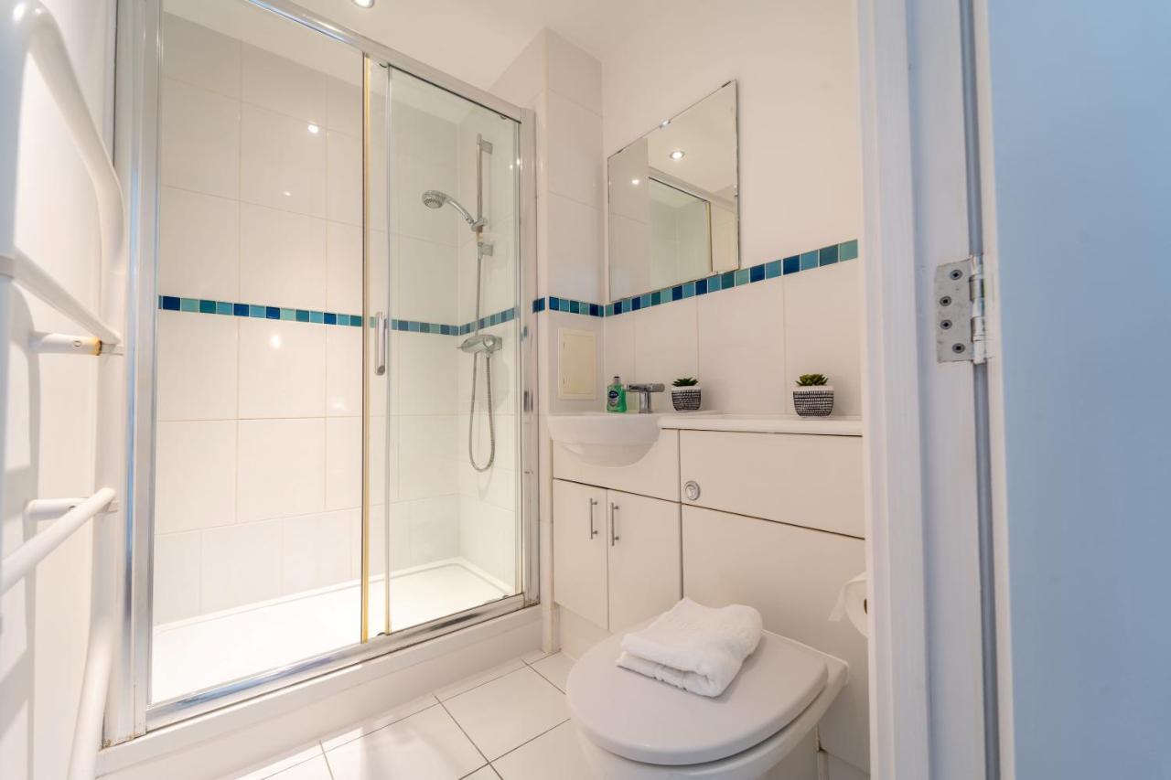 Spacious Apartment In Woking Town Centre Exteriör bild